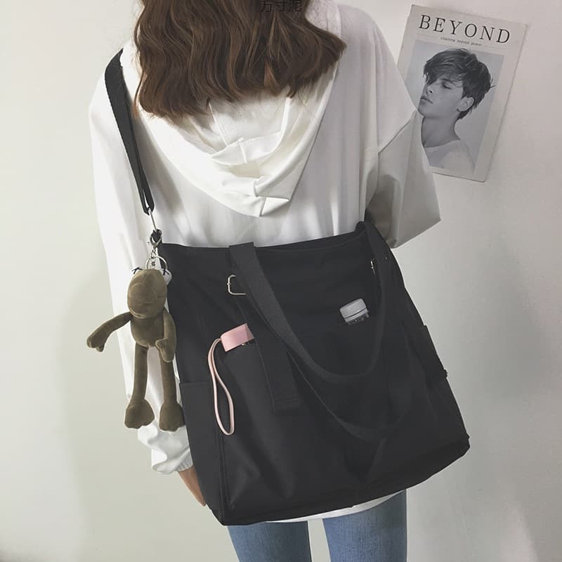 Bolsa Feminina Grande em Nylon Impermeável Leve Versátil para Faculdade e Viagem