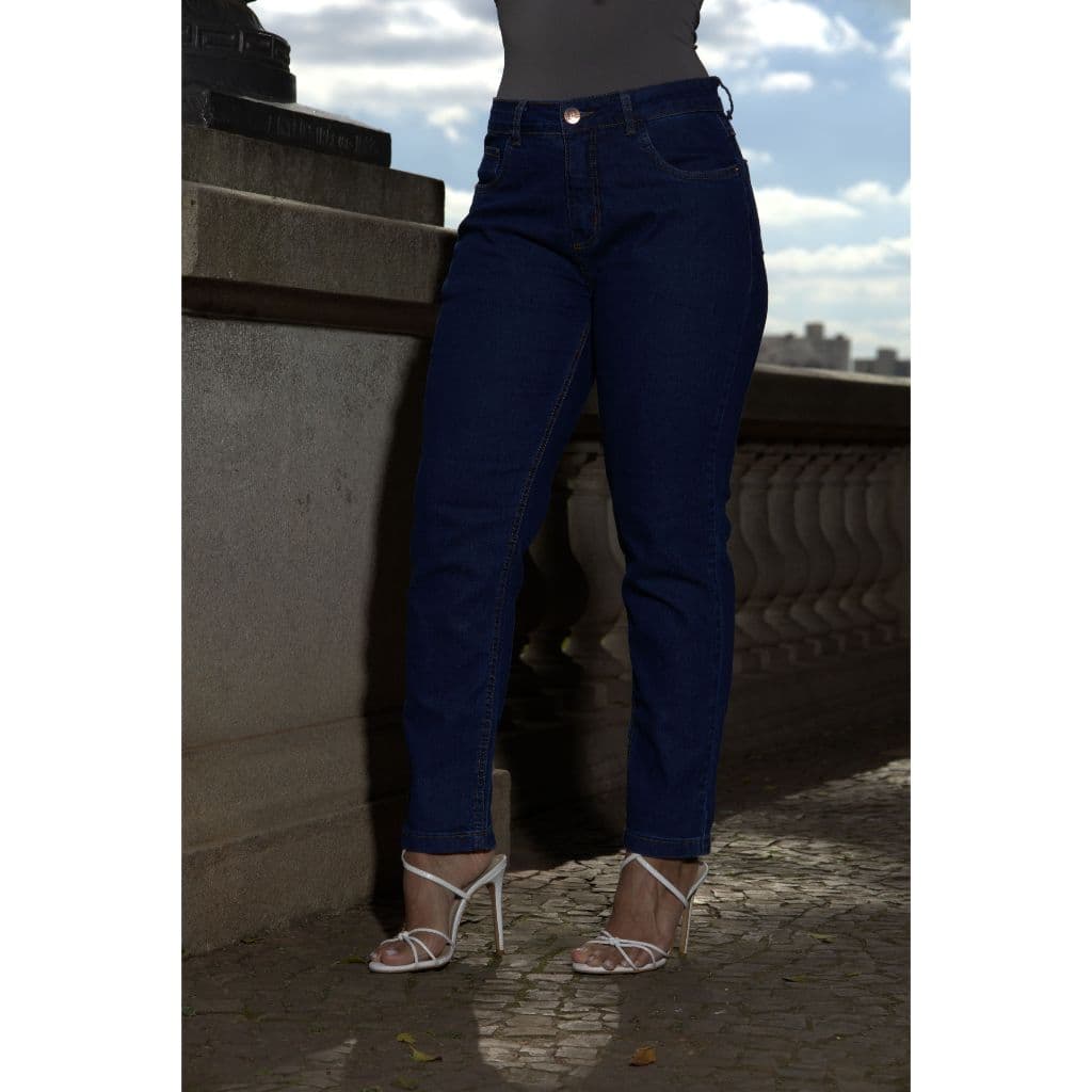 Calça Mom Jeans Feminina Cintura Alta com Bolso Funcional – Jeans Premium Confortável, Tendência Moda Feminina.