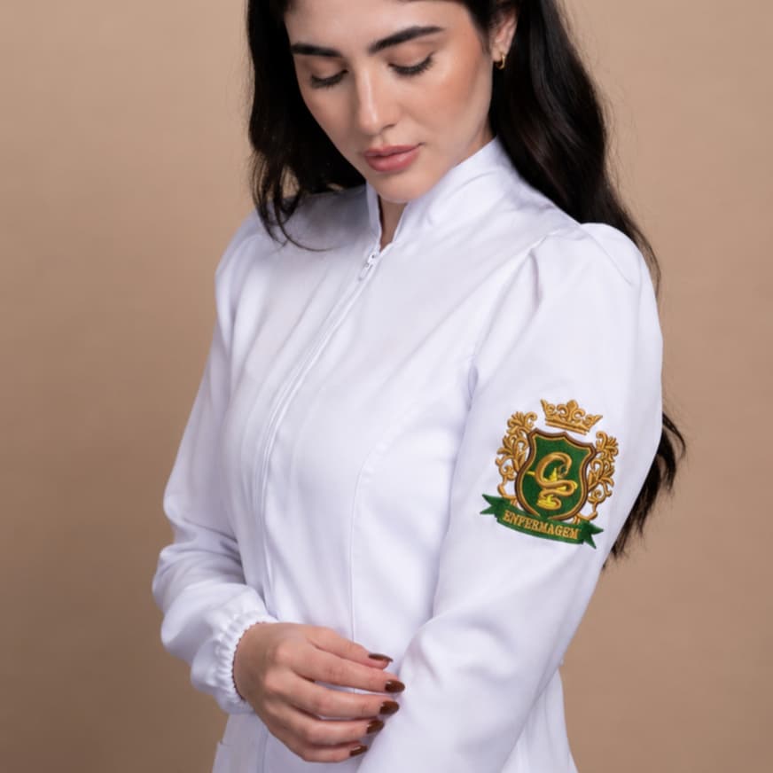 Jaleco Feminino Manga Bufante e Zíper Branco Personalizado Enfermagem