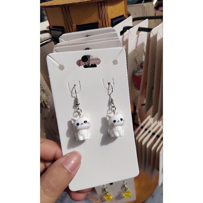 🐾 Brinco de Gatinho Branco Minimalista - Super Fofo e Delicado! 🐾