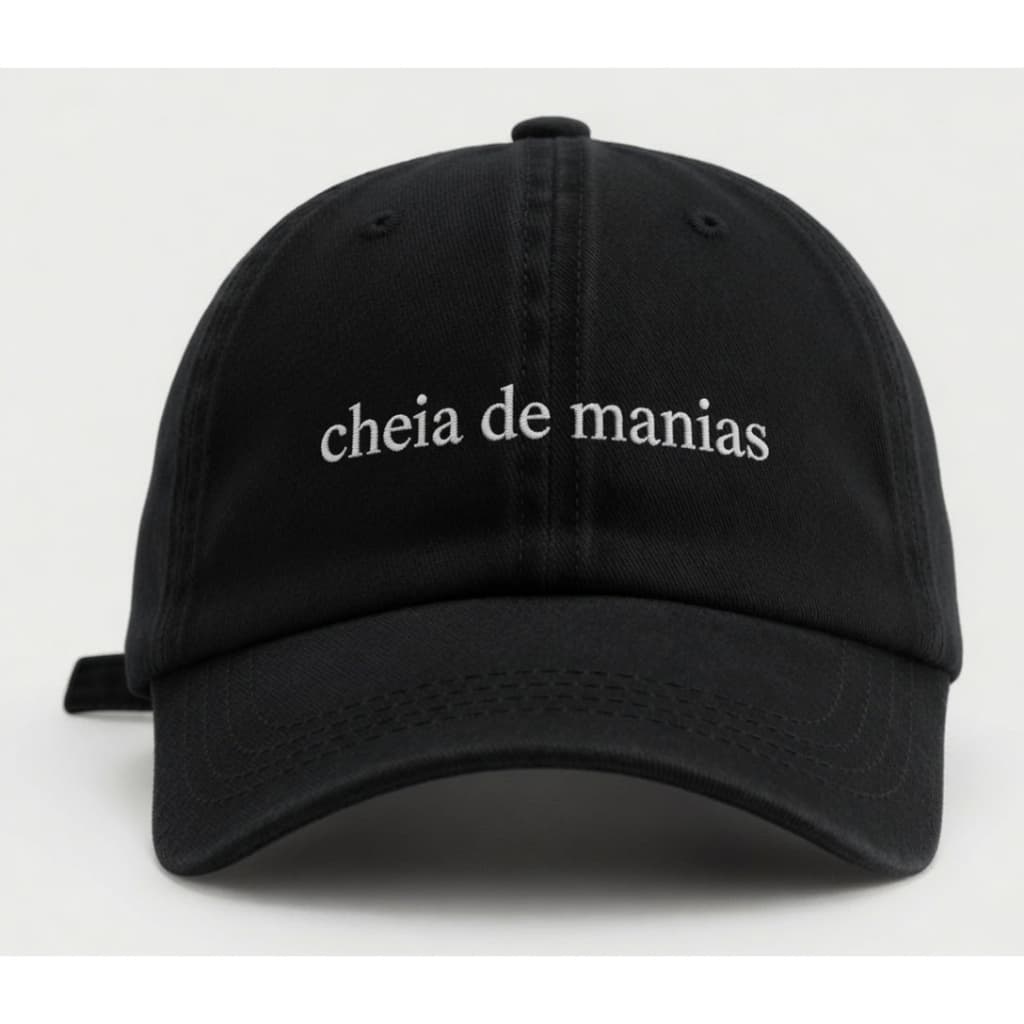 Boné Baseball feminino Preto Cheia de Manias Aba Curva | Estilo Minimalista Cursivo | Uso Diário