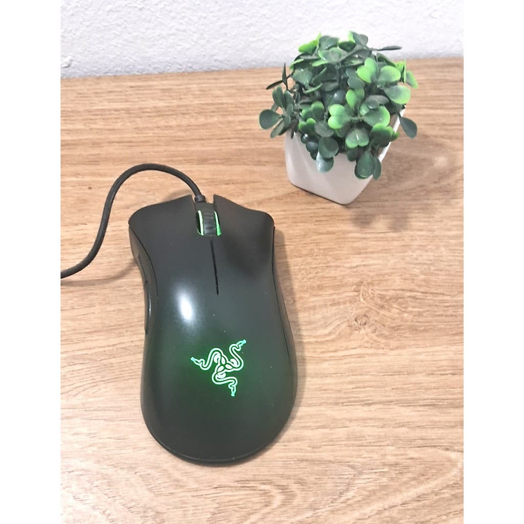 Mouse gamer Razer DeathAdder Essential: Sensor óptico 6400 DPI - 5 botões programáveis -Preto clássico