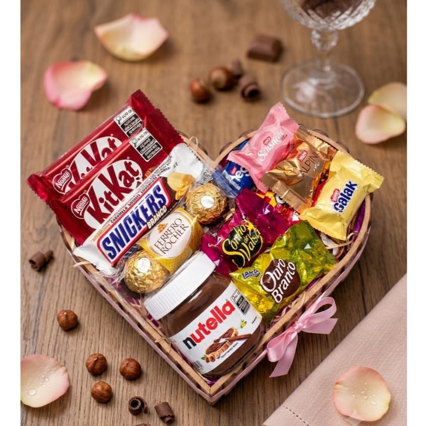 Cesta de Presente de Coração/Com Nutella e Chocolates/Cheio de Elegância/Carinho e pronto para Surpreender