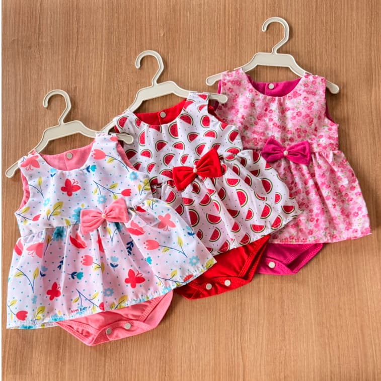 Roupa de Bebê Menina Kit com 3 bodys vestidos 0 a 3 meses Estampas Sortidas