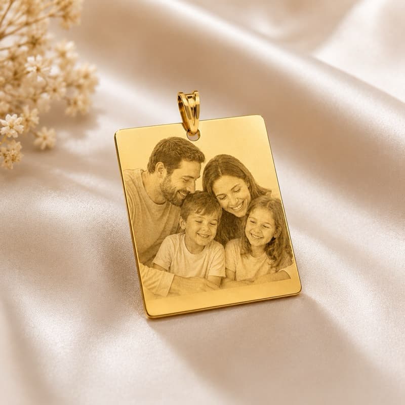 Pingente Quadrado Personalizado com Foto Gravada Banhado a Ouro 18K Noah Joias