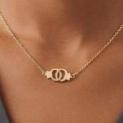 COLAR ALGEMA  EM ACO INOX BANHADO DOURADO BONITO ELEGANTE PARA TODAS AS OCASIOES
