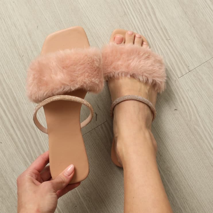 Sandália Feminina Rasteira Chinelo Brilho Strass Pelucia Confortável