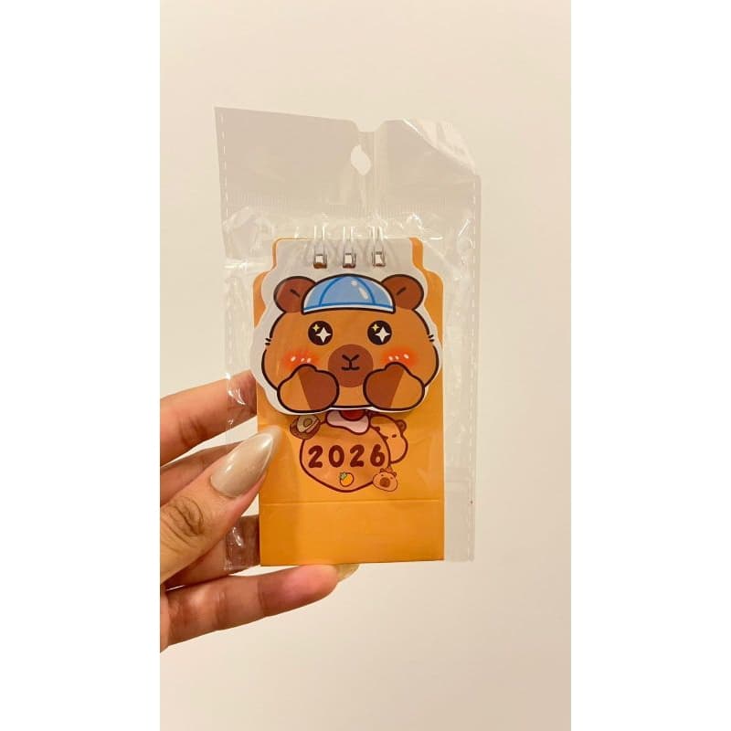 Mini Calendário de Mesa 2026 Kawaii - Capivara e Panda Aesthetic Papelaria Fofa