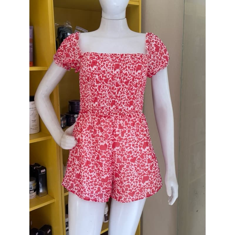Macaquinho feminino curto romântico estampado coração