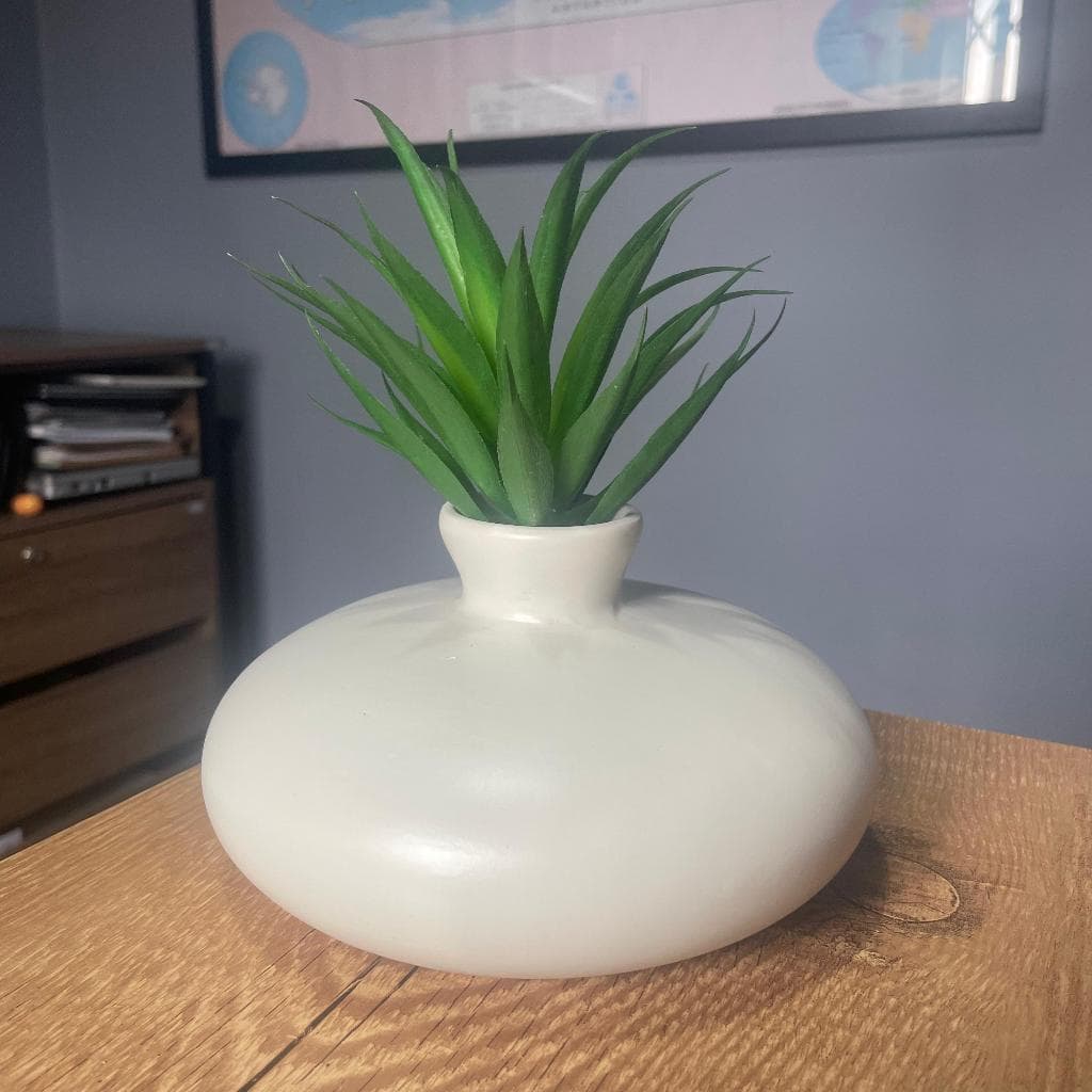 Vaso Cerâmico Minimalista Moringa Baixo Off White Decorativo 16cm