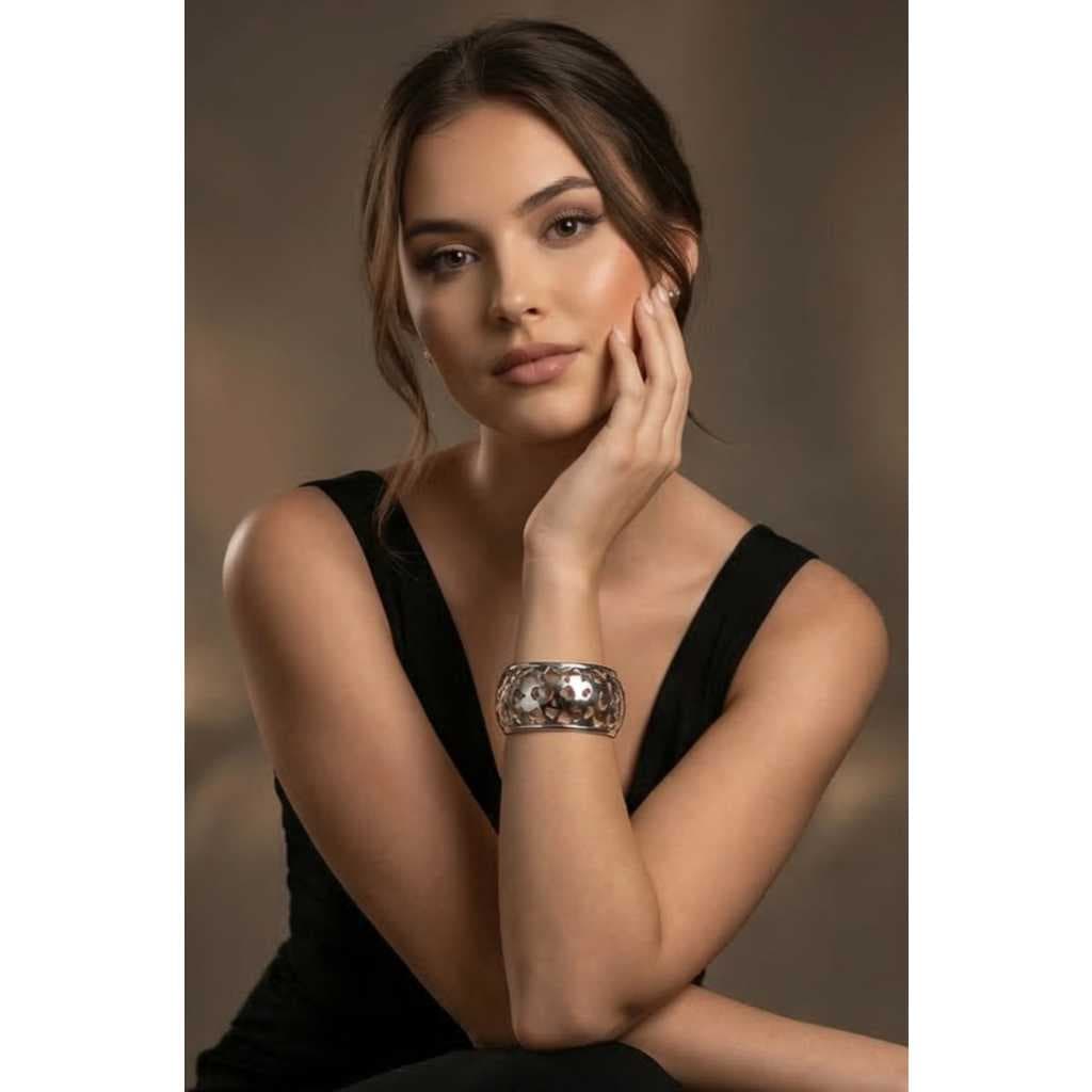 Bracelete Feminino Prateado Largo Luxo - Design Vazado Abstrato - Pulseira Cuff Elegante