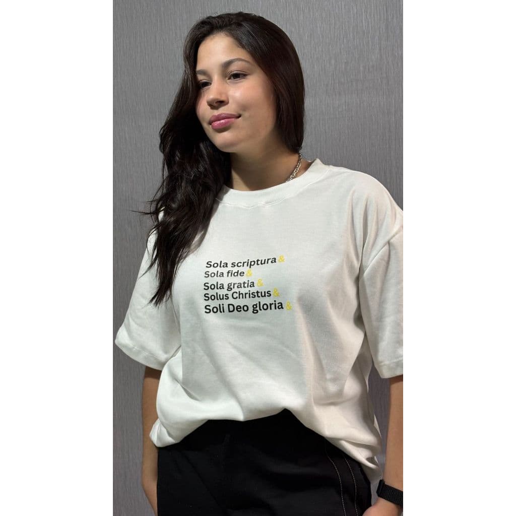 Camiseta Feminina Oversized com Mangas Longas e Ombros Caídos
