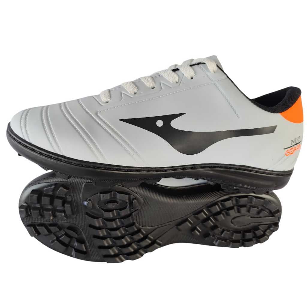 tenis chuteira branca  futsal ,costurada ,colada quadra ,salão ,futebol .lazer