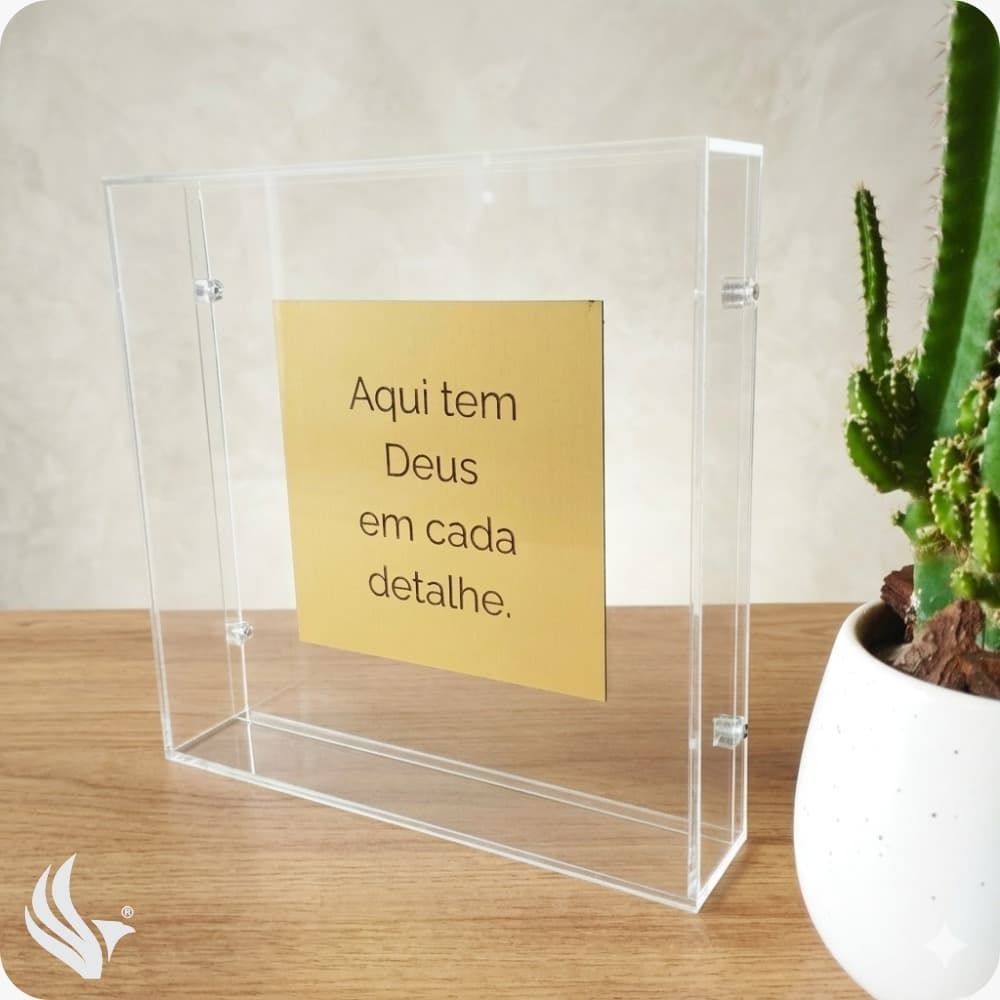 Quadro Decorativo Luxo 19x19cm - Presente Religioso Cristão - “Aqui tem Deus em cada detalhe”