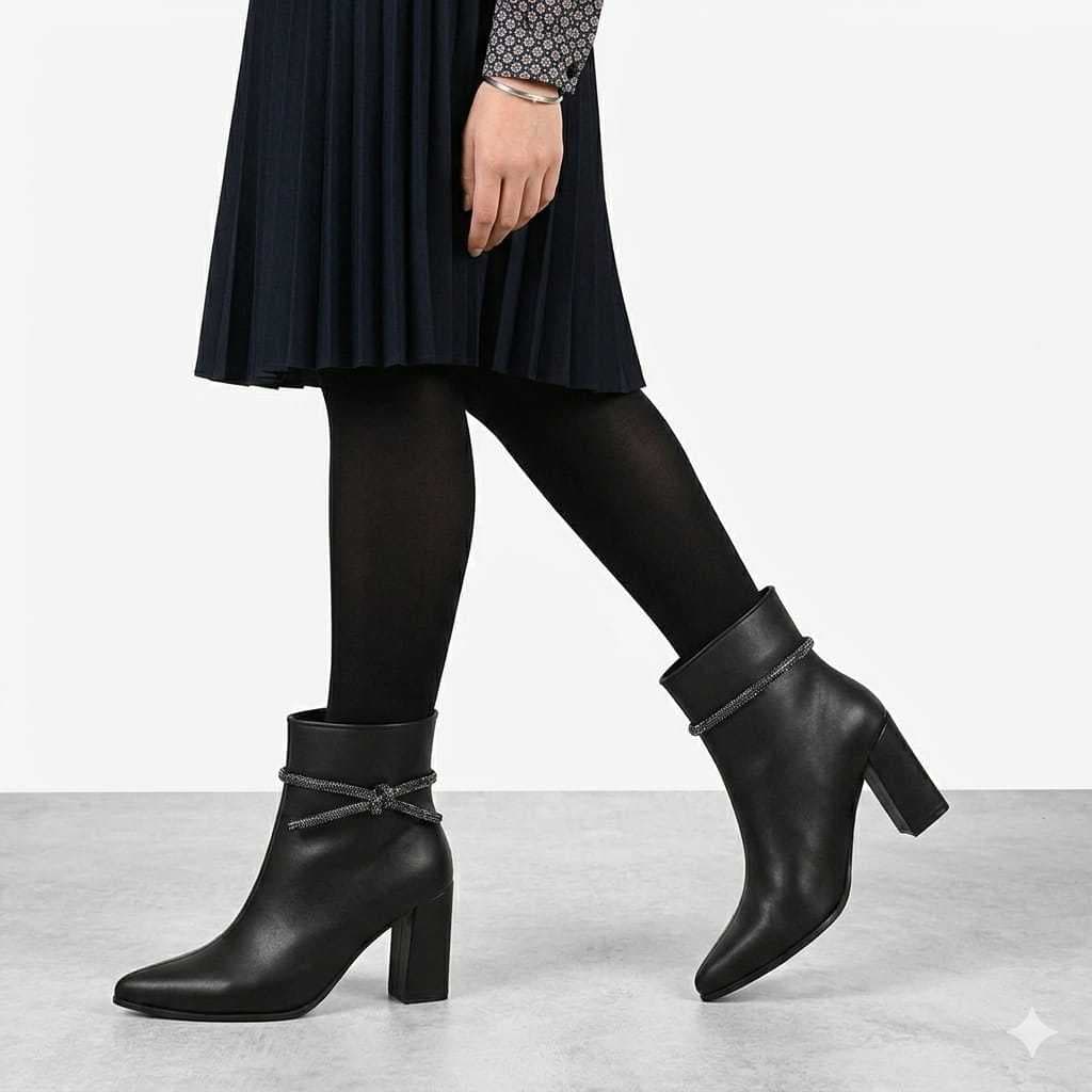 Bota Feminina La Via Salto Bloco Bico Fino Ziper Lateral Correia Strass Confortável Moda Inverno Promoção