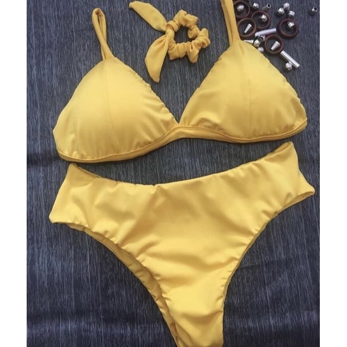 Biquini amarelo, sutiã fixo com bojo removíveo e calcinha fixa