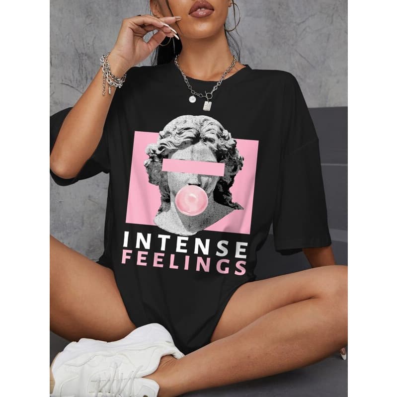 Camiseta Feminina Oversized Intense Feelings Preto Estilo de Rua largo