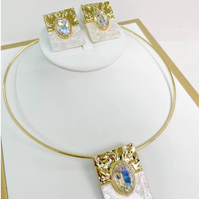 CONJUNTO CHOKER QUADRO FURTACOR  BRANCO - Folheado a Ouro 18k
