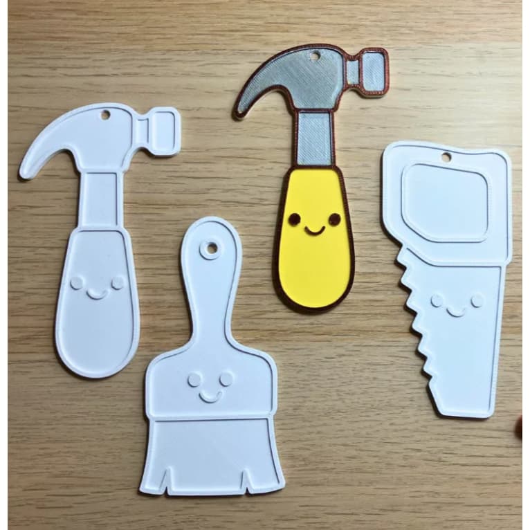 Kit 3 Peças Decorativas Ferramentas 3D Martelo Pincel Serrote Várias Cores Decoração