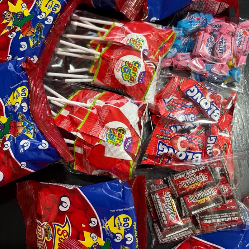 Kit Doces 60 Itens Pegue e Monte | Lembrancinha Infantil Balas Chicletes Pirulitos/ Pipoca/Festa