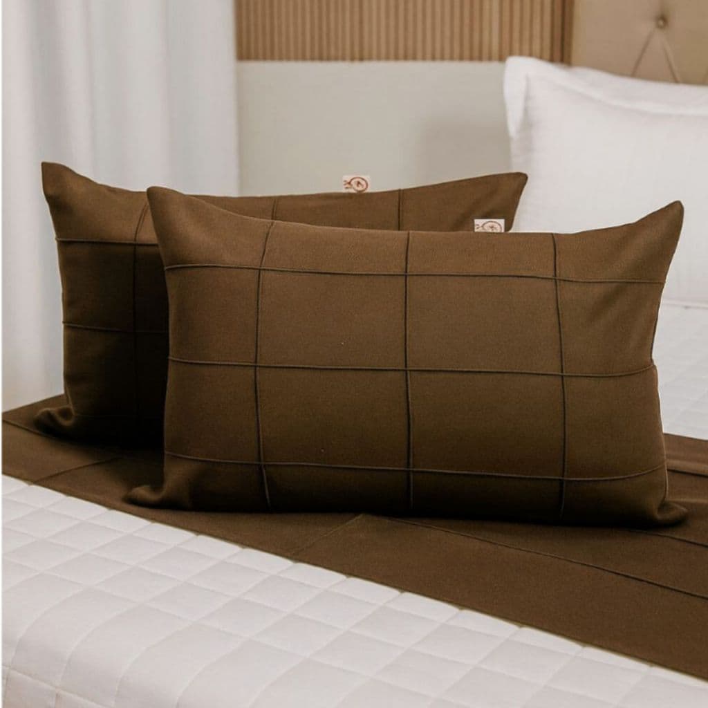 Kit Peseira Queen 3 Peças Suede Drapeada 45x230cm + 2 Capas de Almofada Decorativa