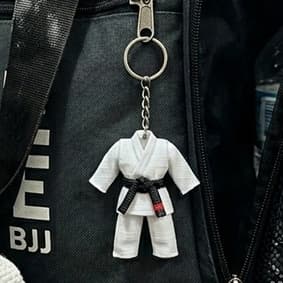 Chaveiro Jiu-Jitsu Kimono Faixa com Tarja Presente Jiu Jitsu Acessório Esportivo Graduação Formatura