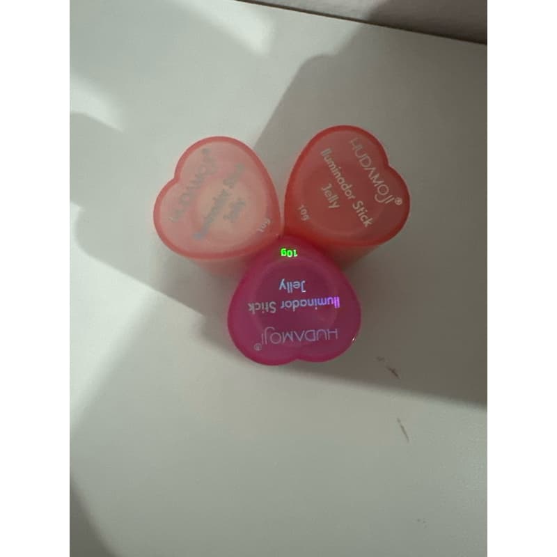 💖 Iluminador Stick Huda Moji – Formato de Coração | Cores 01, 02 e 03