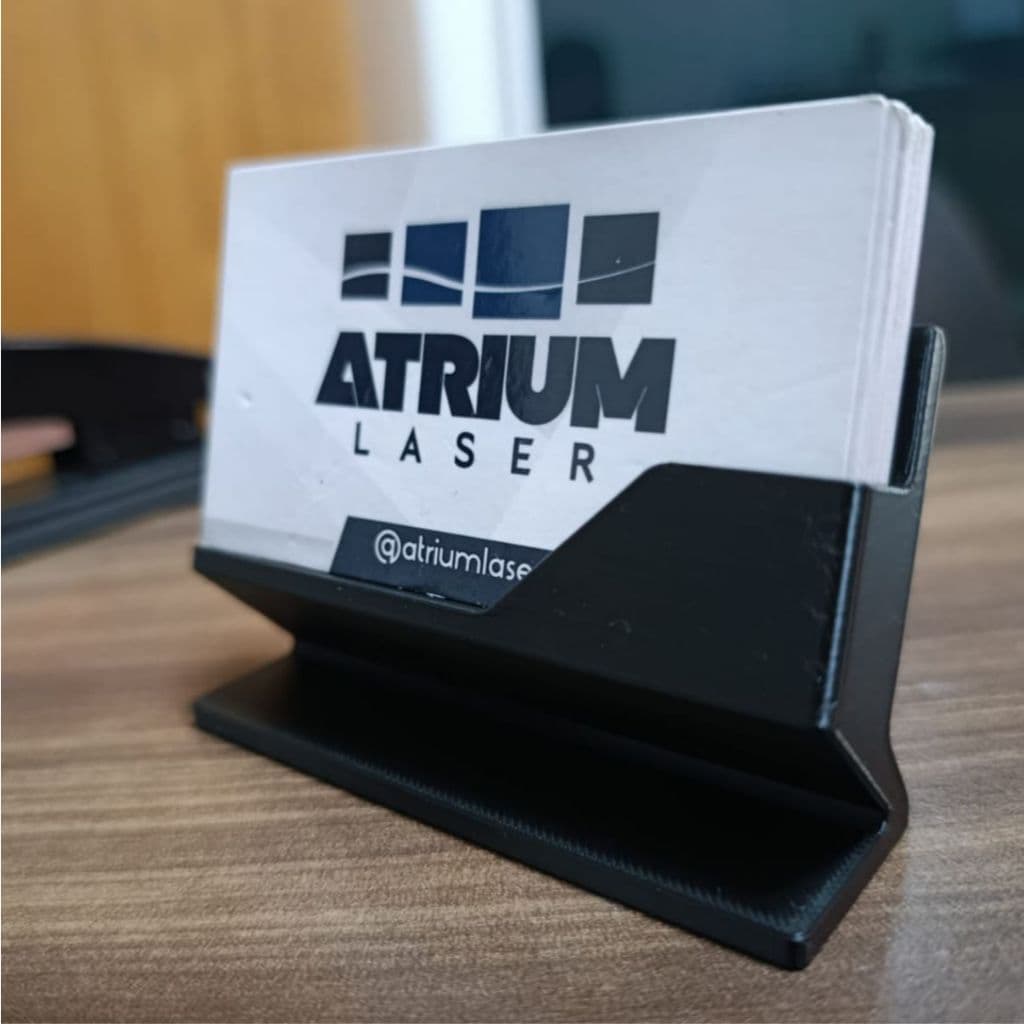 Atrium Expositor Porta Cartão Visitas De Mesa Reto em PLA Preto Impressão 3D Mesa