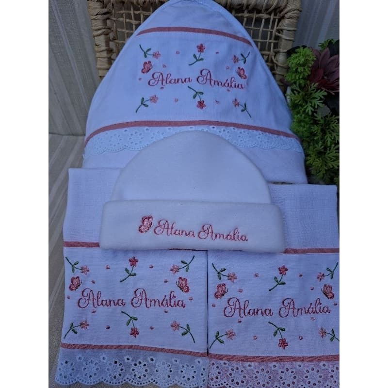 Kit enxova,l Toalha fralda capuz 2 fraldas de boca e touca RN florinhas delicadas e borboletas delicadas