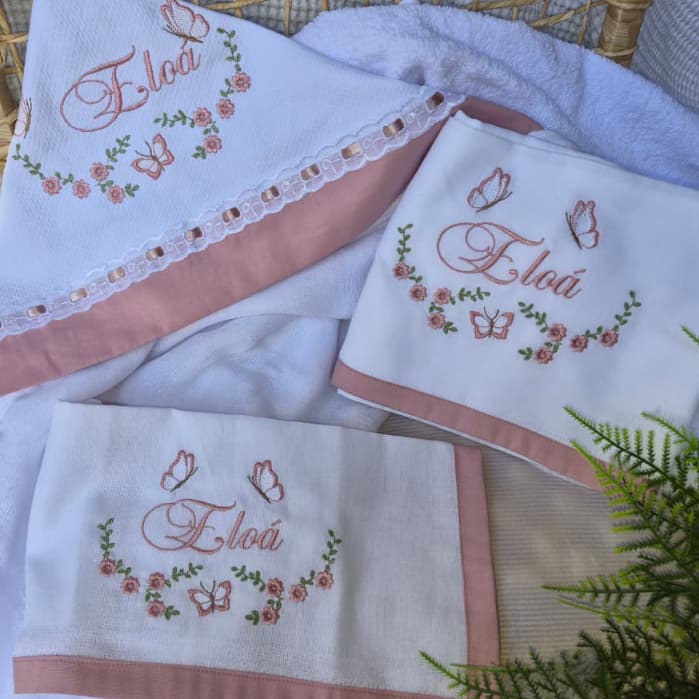 Kit 3 pças Toalha Banho Felpuda com Capuz Forrada + Lencinho de boca  + Fralda Passeio Personalizada