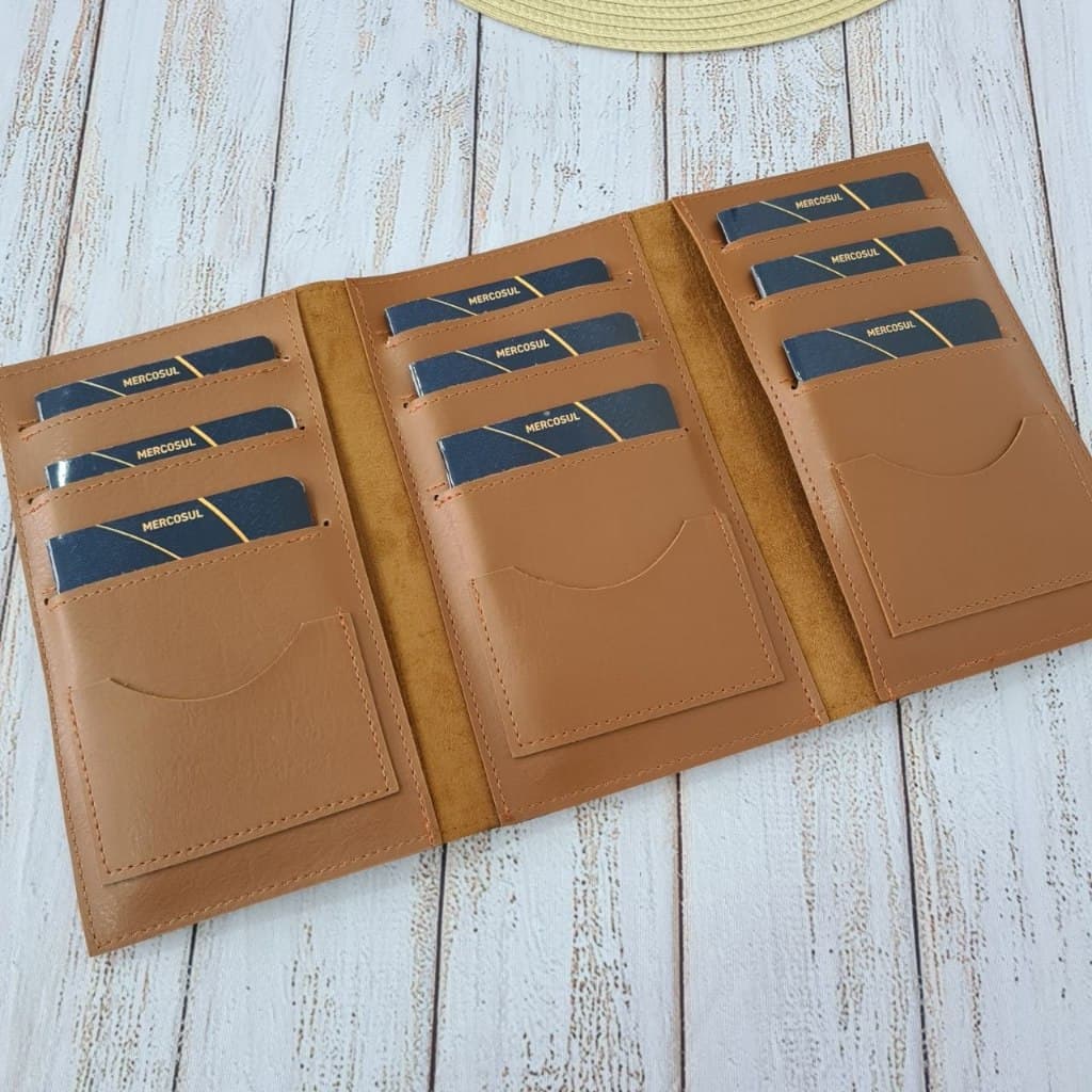 Capa Porta Passaporte Família para 9 passaportes - Personalizado com nomes ou iniciais.