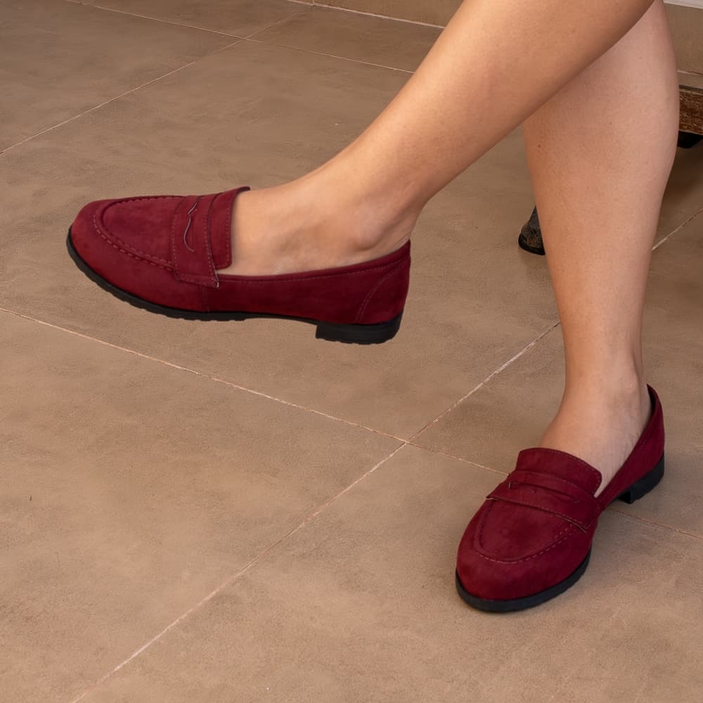 Sapato Mocassim Feminino Camurça Marsala Loafer Sola Tratorada Baixa Confortável Clássico Maricotta