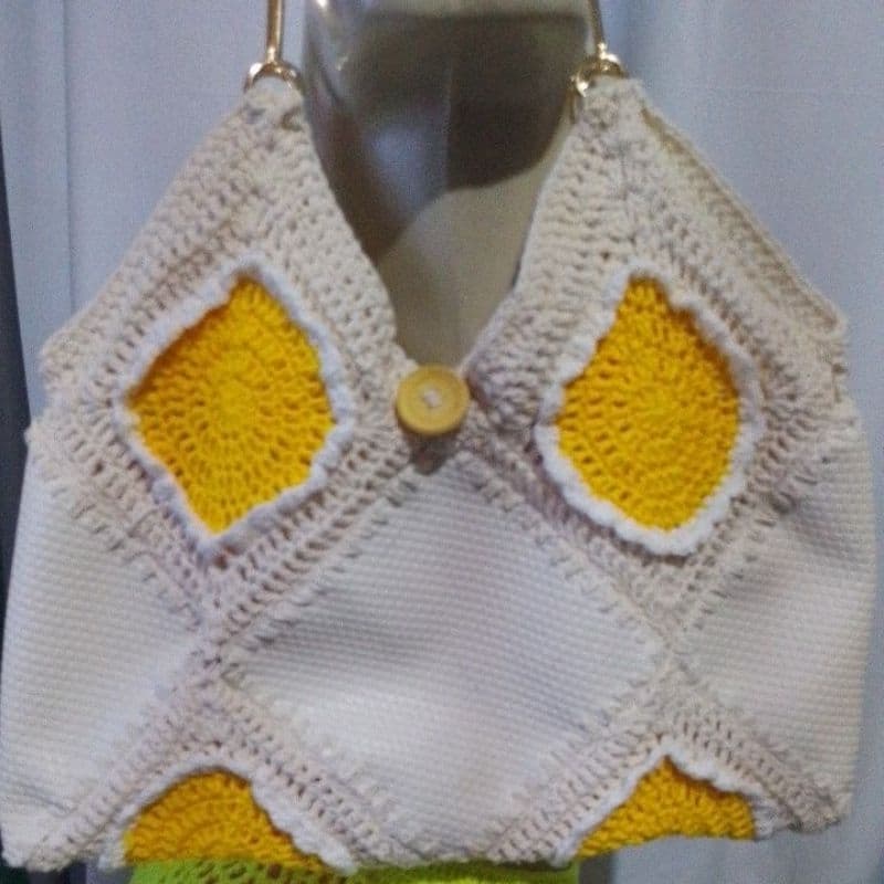 Bolsa de Crochê Feminina Grande | Square | Alça Dourada | Artesanal | Leve e Estilosa 42x33