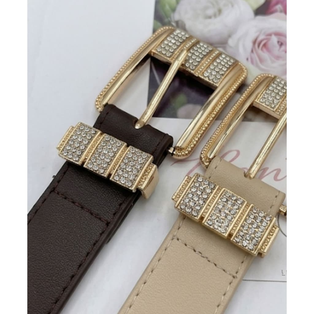 Cinto Feminino com Fivela de Strass – Luxo Versátil para Todas as Ocasiões.