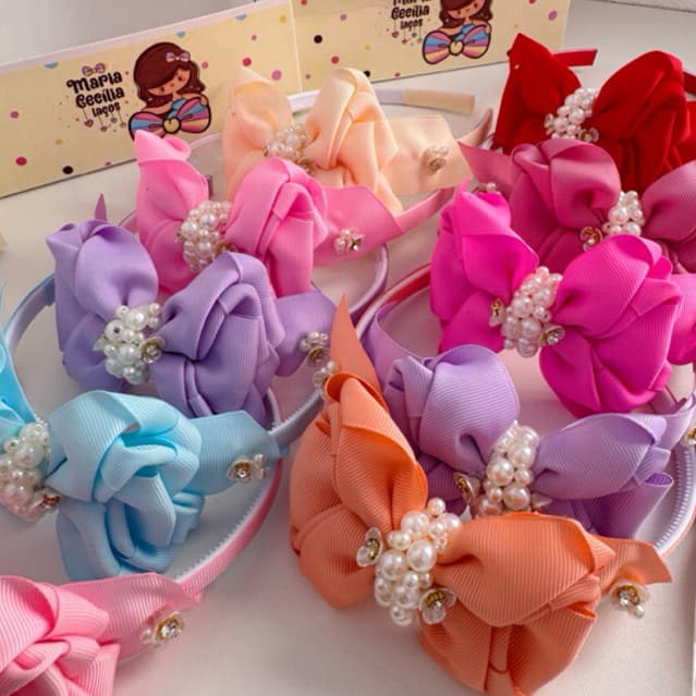Tiara Luxo Infantil – Arco de pérolas -Tiara bordada -Elegância e Conforto para as Pequenas Princesas