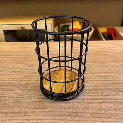 L'hermitage Porta Talheres em Metal Preto com Base de Madeira