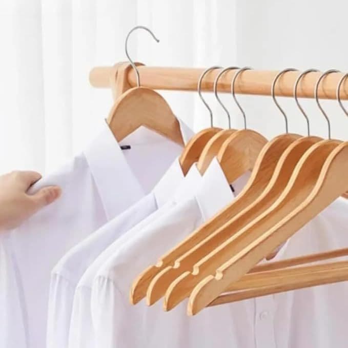 Conjunto 3 Cabides Madeira Acabamento Verniz Durável Organização Roupa Armário