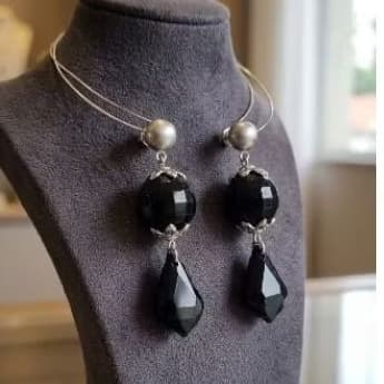 Brinco feminino gota de obsidiana elegante