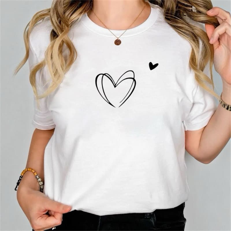 Camiseta T-Shirt Feminina Lisa com Coração | Básica Casual | Manga Curta