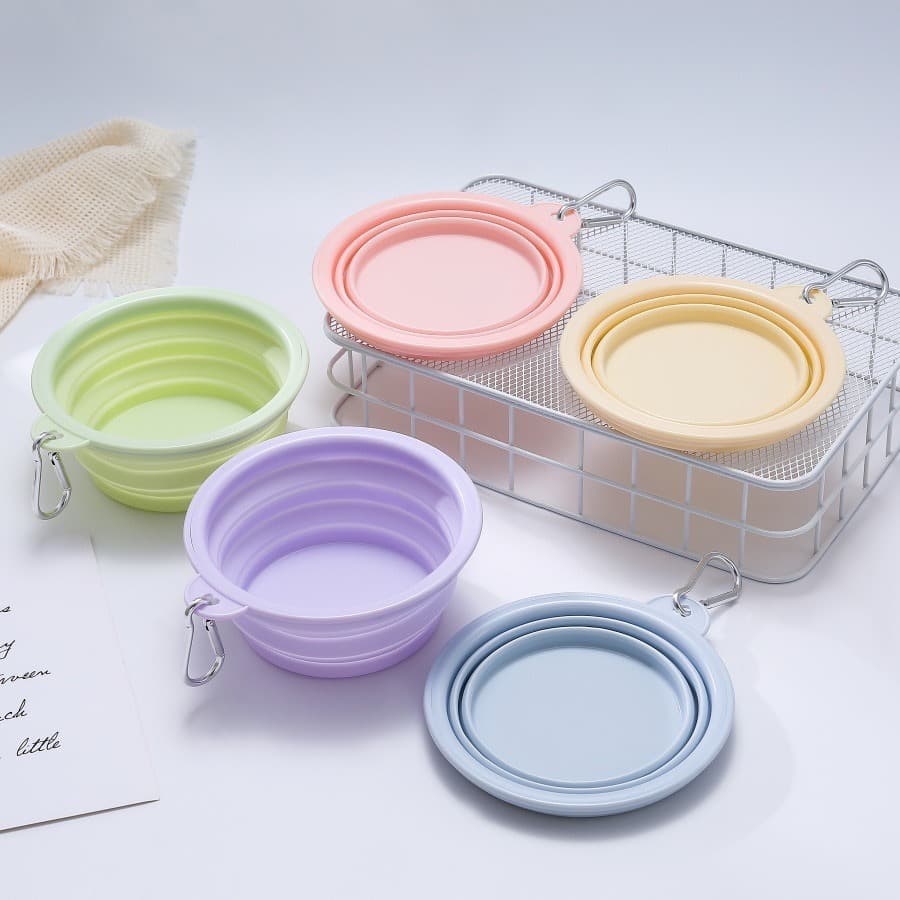 Comedouro Bebedouro Dobrável de Silicone para Passeio de Cães e Gatos Pet com Mosquetão Portátil - 350ml