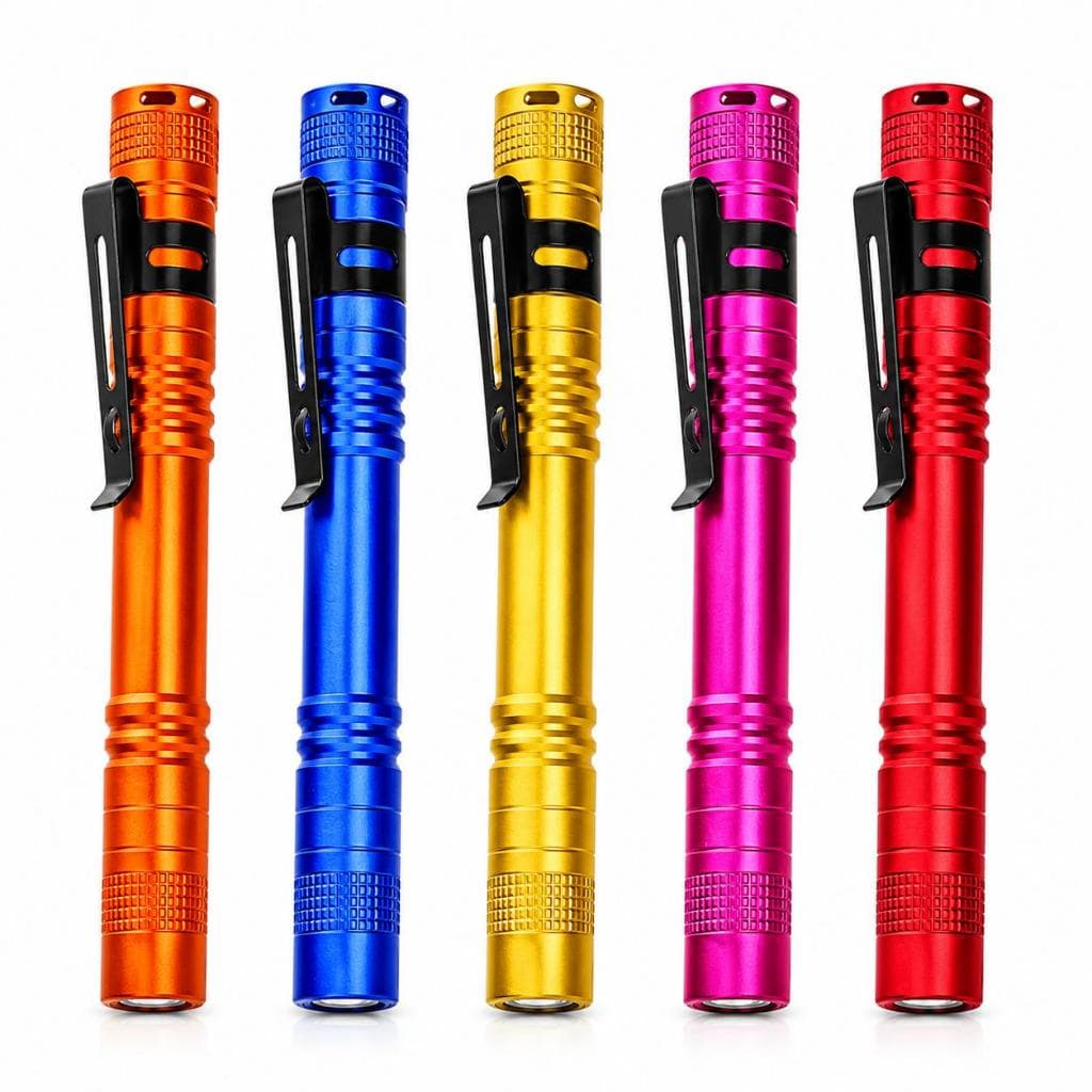 Lanterna Caneta LED Portatil Cores Sortidas Clip Liga de Aluminio Resistente 2 Pilhas AAA Compacta Uso Diario