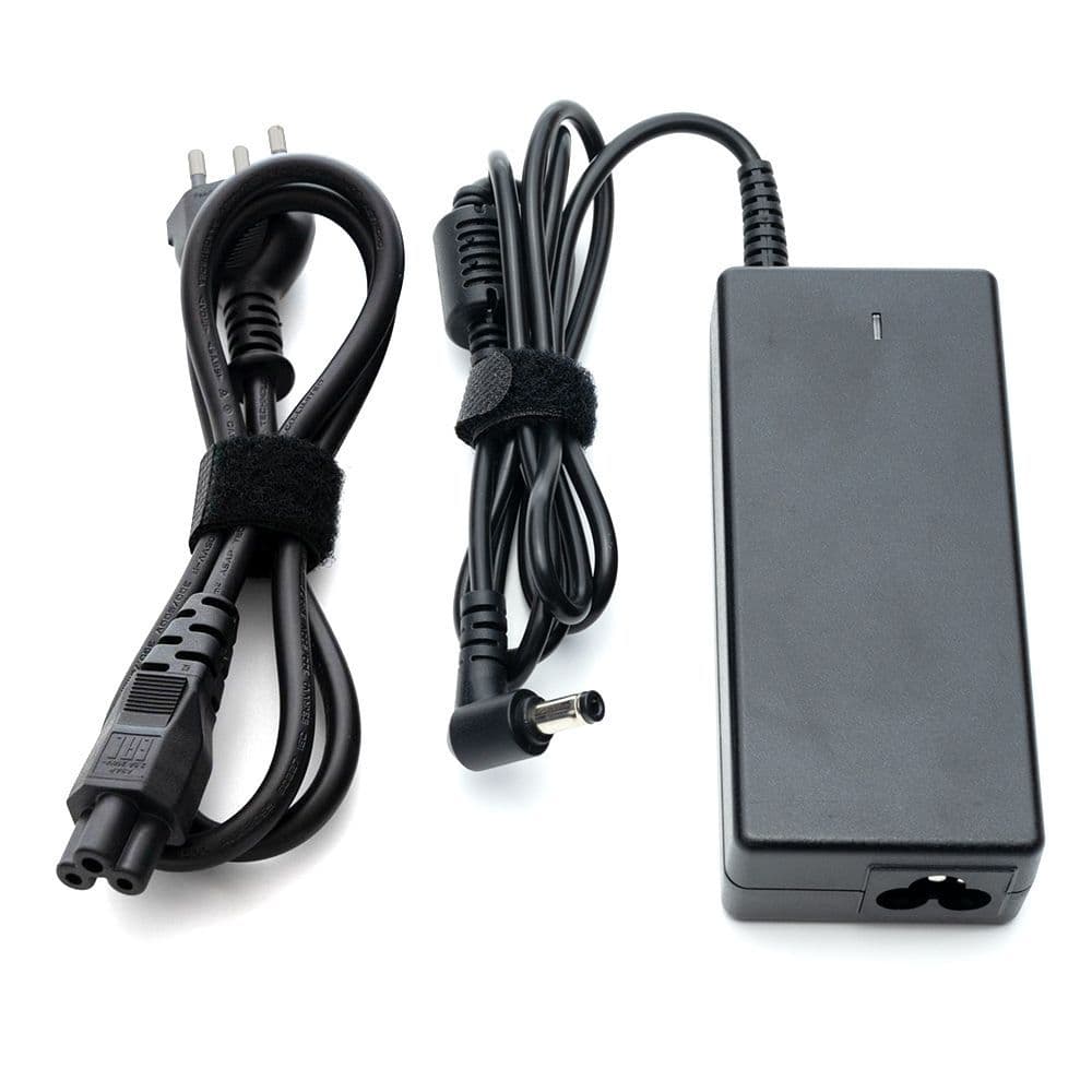Fonte Carregador Salcomp para Notebook S13A00 19V 3,42A 65W Bivolt Pino 5,5x2,5mm Positivo CCE Daten Toshiba