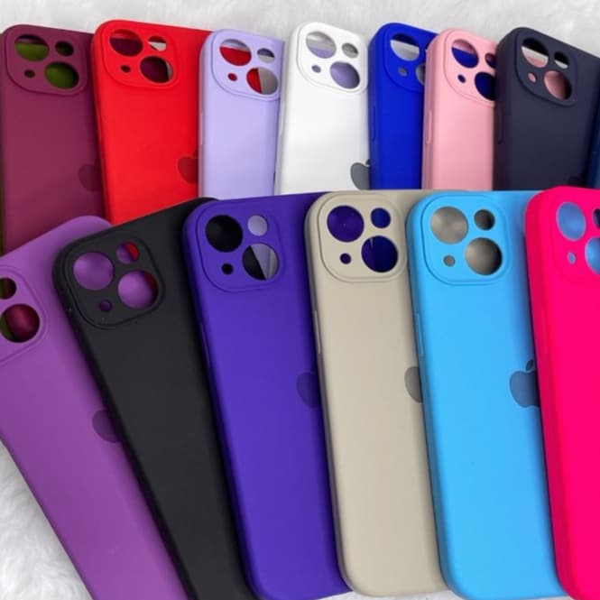 CAPA CAPINHA CASE PARA IPHONE 13 NORMAL A SILICONE INTERIOR AVELUDADA COM CÂMERA FECHADA CORES ALEATÓRIAS