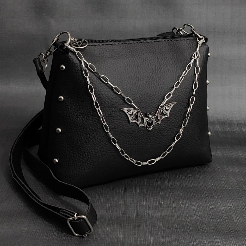 Bolsa Tiracolo Morcego Lunar Correntes Spikes Gótica Dark Preta