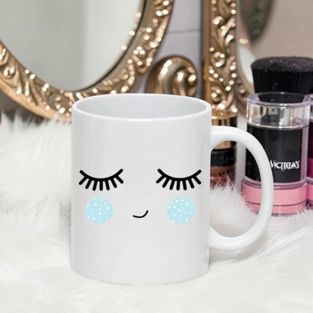 caneca de cilios com blush azul em porcelana branca resistente