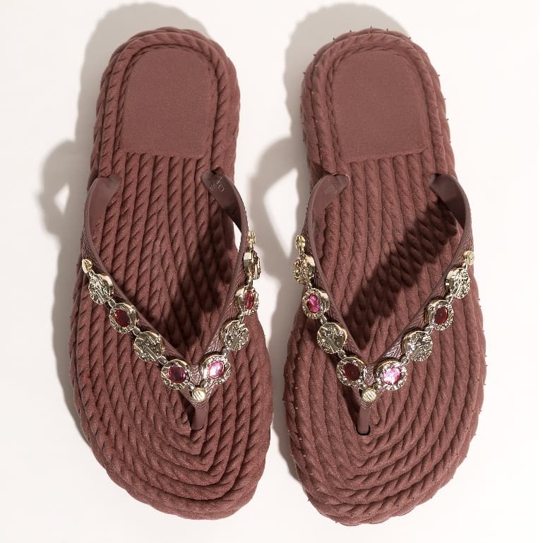 Chinelo De Dedo Feminino Plataforma Adulto Enfeite Medalha pedraria metalizada brilho