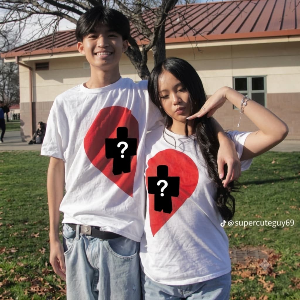 Kit 2 Camiseta Casal Roblox COM SUA SKIN( PERSONAGEM)– Estilo Streetwear Unissex | Jogo - 2 Unidades
