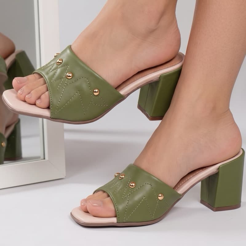 Tamanco Feminino Salto Bloco Alto Bico Quadrado Tachas Douradas Elegante Confortável