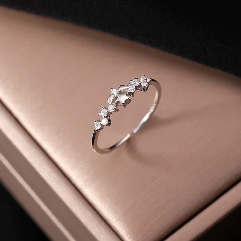 Anel Feminino Prateado Ajustável Com Estrelas E Pedras Brilhantes Design Delicado