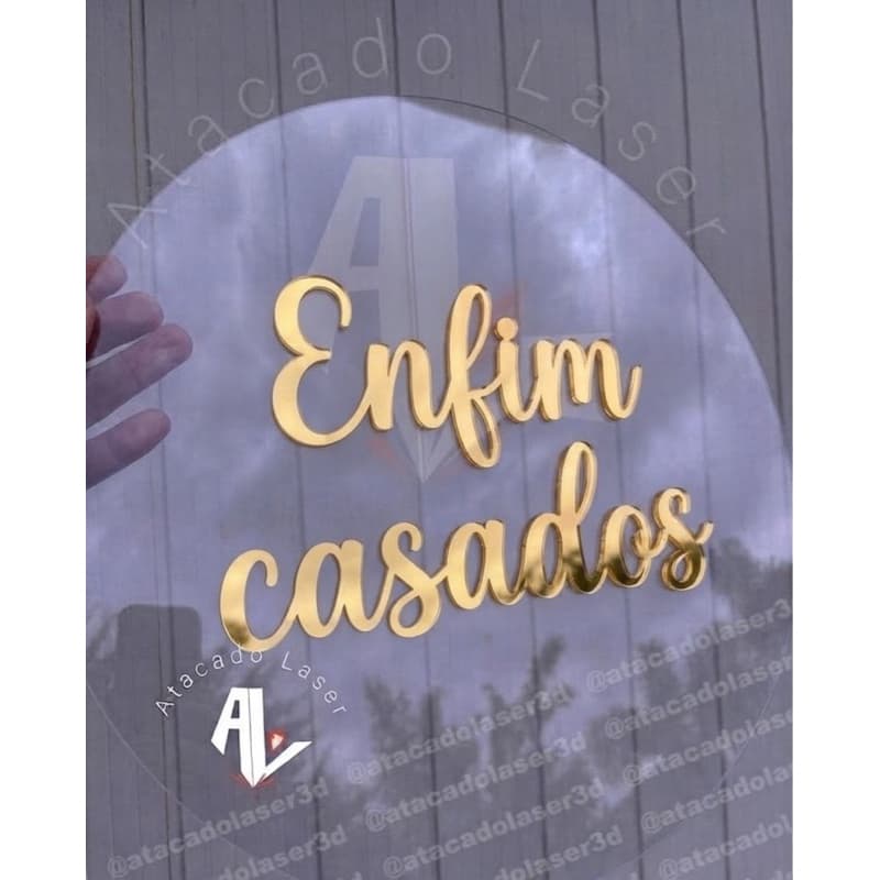 Placa de acrilico para decoracao de festa - Acrílico cristal + Acrílico espelhado Enfim casados